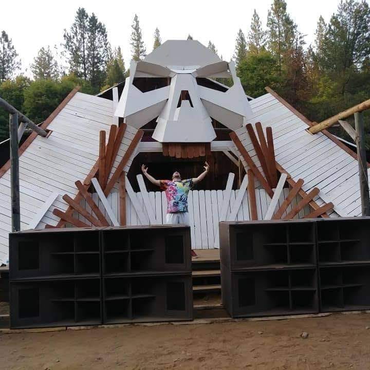 yessee-jesse-dj-booth3
